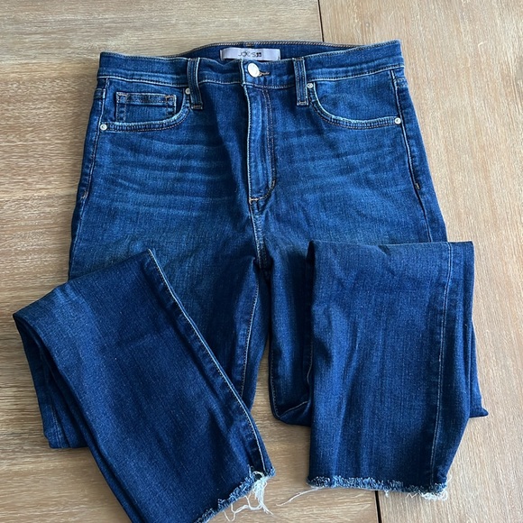 Two pairs of Joe’s jeans both size 28. One style is the runway Luna new w/ tags. - Picture 5 of 6